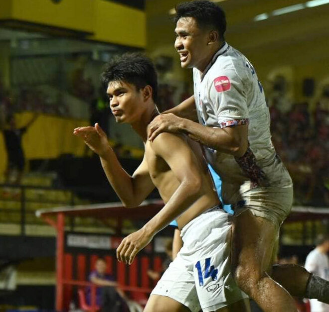 ธีระศักดิ์ สุดดีใจ หลังซัดประตูชัย พา ท่าเรือ ชนะ ขอนแก่น