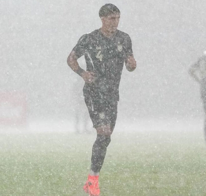 ผู้ดูแล เผย สาเหตุ ไม่กางผ้าใบ กันฝนตก เกมไทย เจอ ฟิลิปปินส์