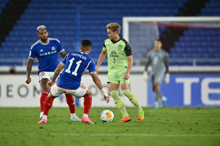 หมดสภาพ! บุรีรัมย์ 10 คน โดน โยโกฮาม่า ไล่ต้อนเละ 4-0