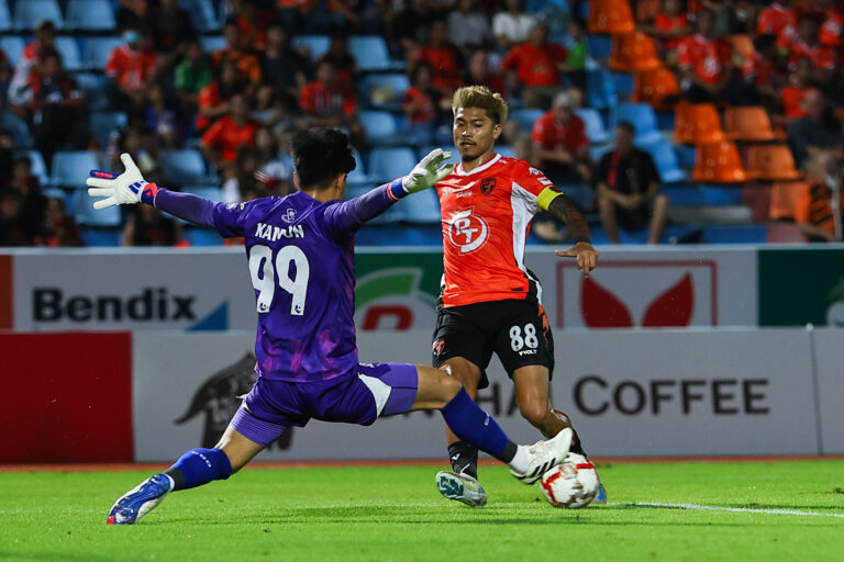 สู้สุดใจ! ประจวบ โดนก่อน 2 เม็ด แต่ไม่ยอมตาย พลิกแซงชนะ ราชบุรี สุดมัน 3-2