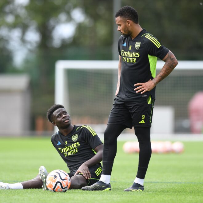 เนวิลล์ สมน้ำหน้า ปืนใหญ่ รู้ปัญหา แต่ไม่ยอมเสริมทัพ