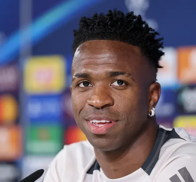 วินิซิอุส ลั่น ขออยู่ยาว เป็นตำนานราชันย์