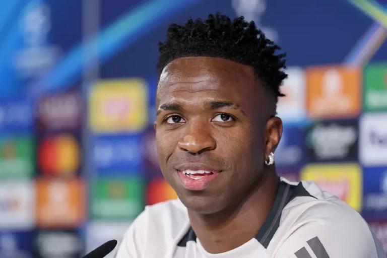 วินิซิอุส ลั่น ขออยู่ยาว เป็นตำนานราชันย์