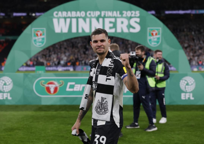 กีมาไรส์ สุดปลื้ม พา นิวคาสเซิ่ล คว้าแชมป์ รับ เหมือนได้แชมป์โลก